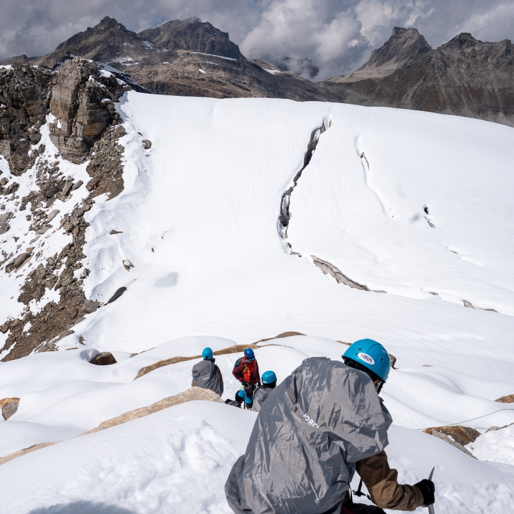 pahadi_bakra_project_community_work_ski_climb_teach_tribal10