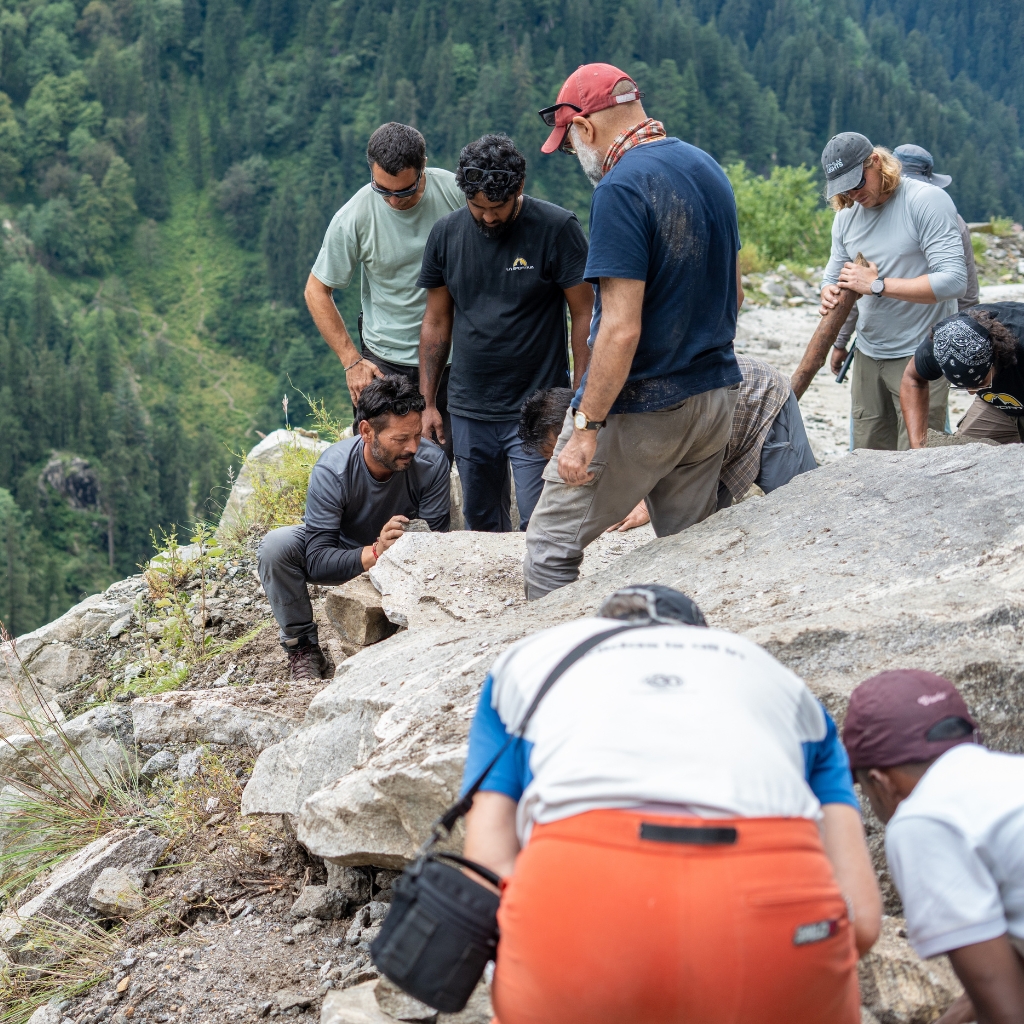 pahadi_bakra_project_community_work_ski_climb_teach_tribal11