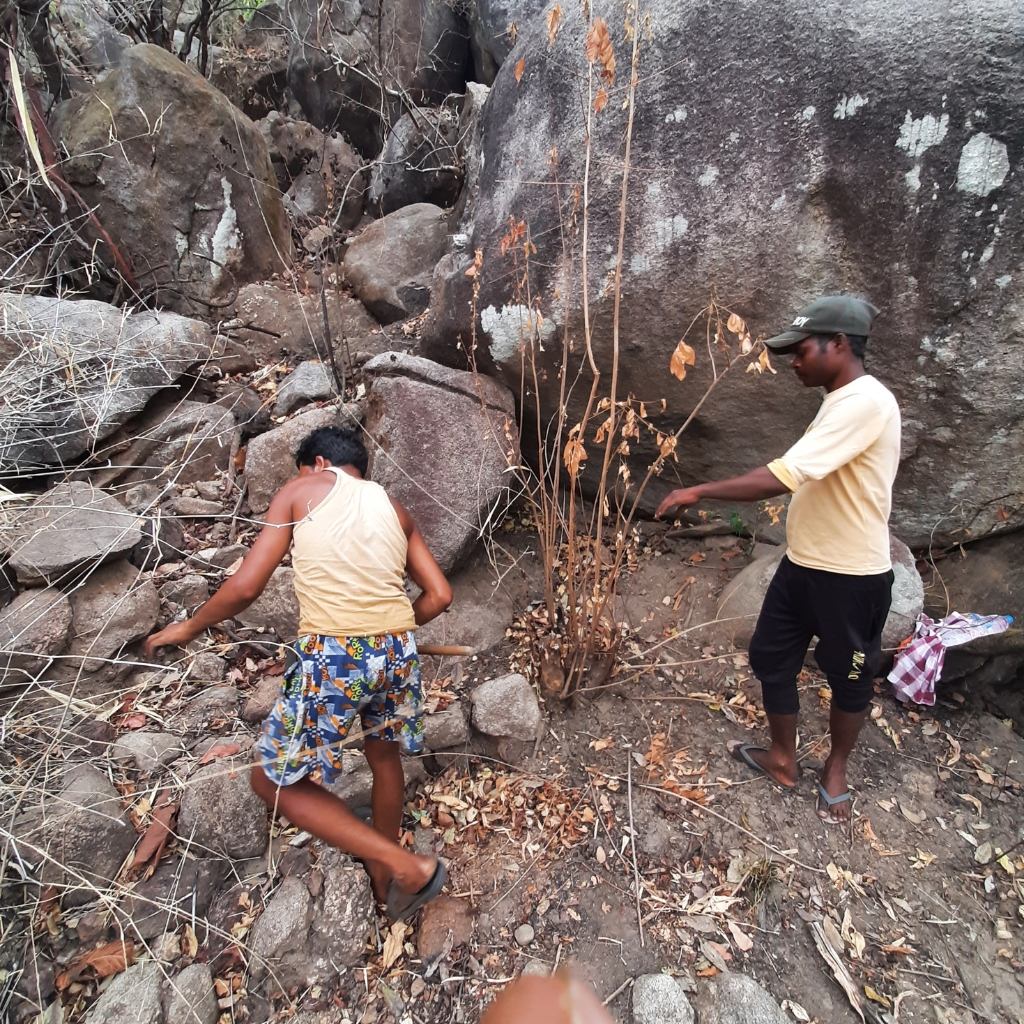 pahadi_bakra_project_community_work_ski_climb_teach_tribal5